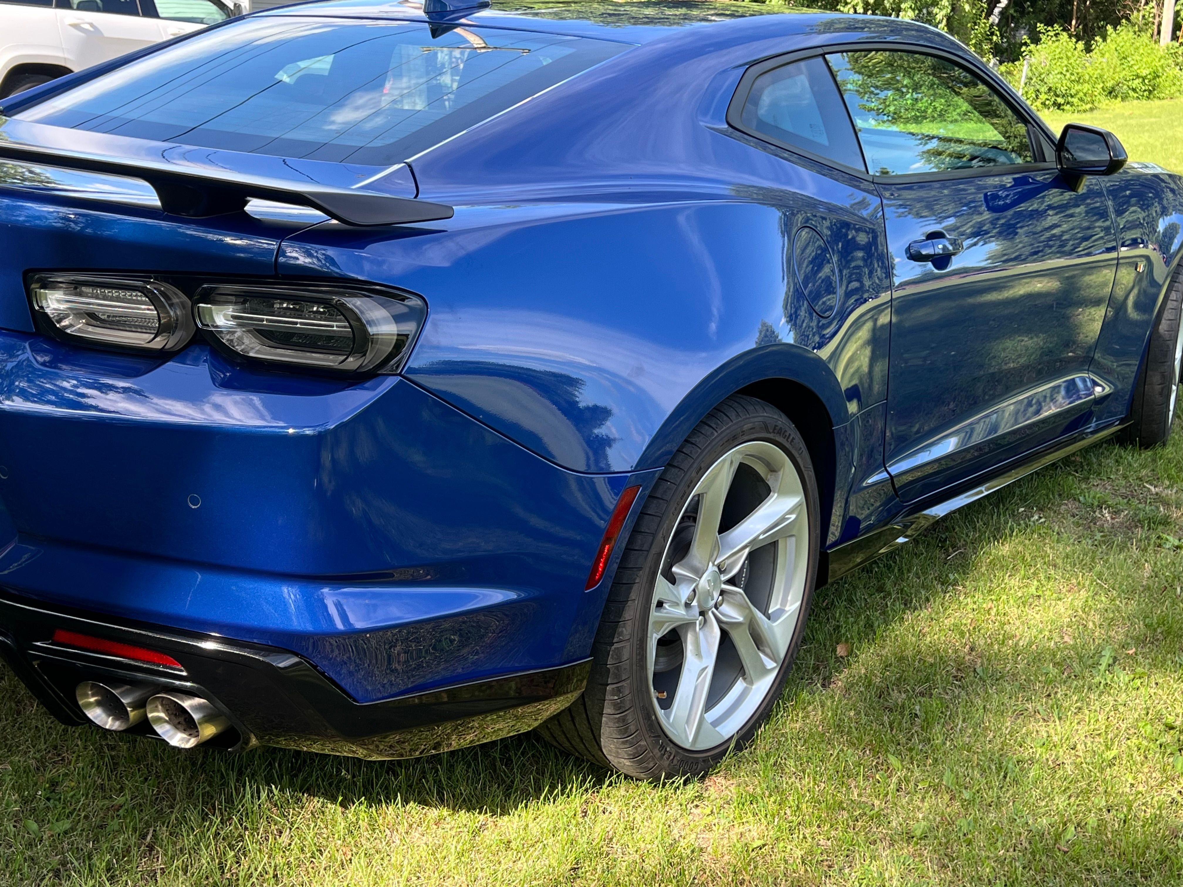 Used 2019 Chevrolet Camaro SS w/ Black Appearance Package RWD image 4