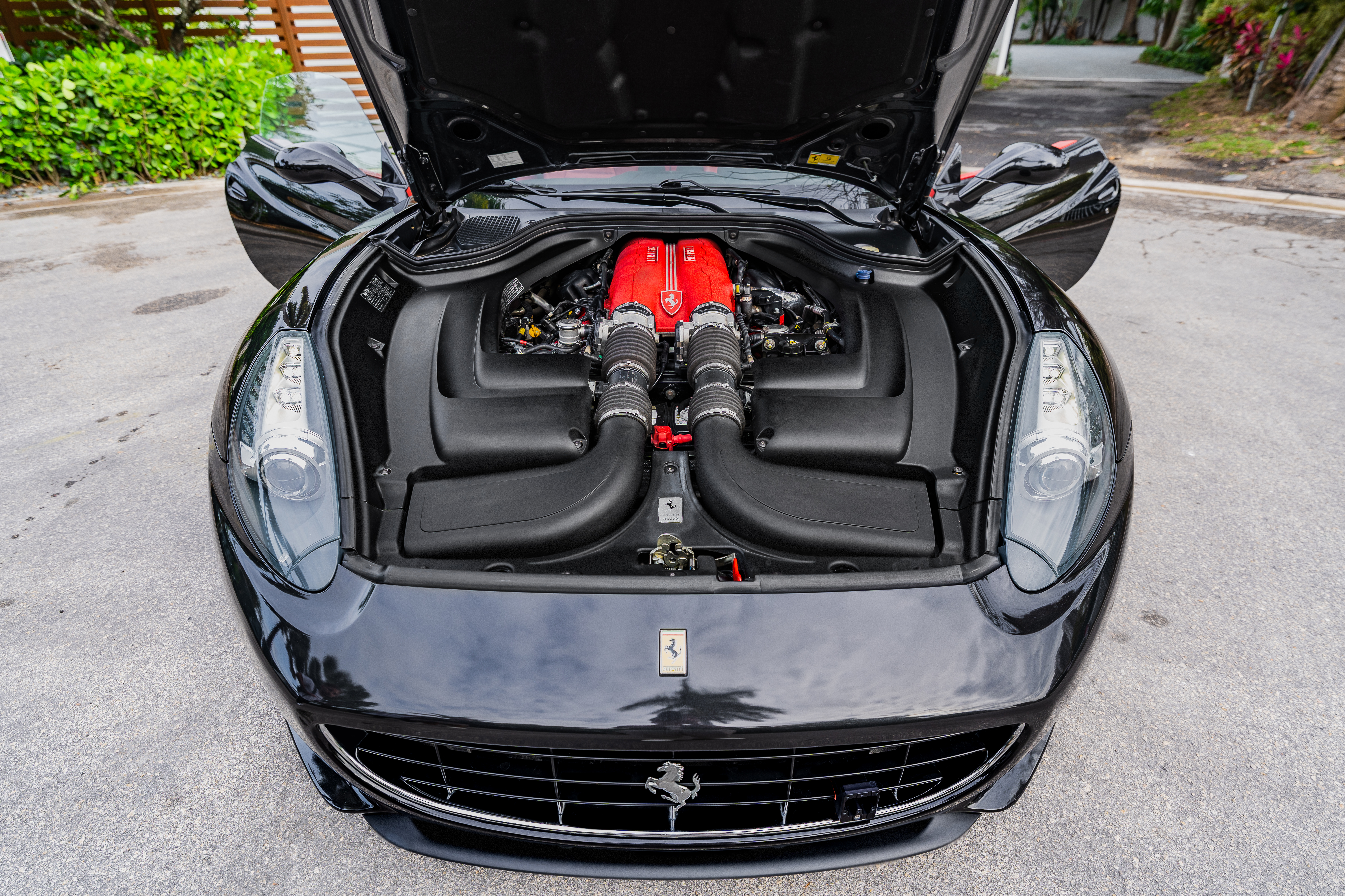Used 2010 Ferrari California RWD image 11