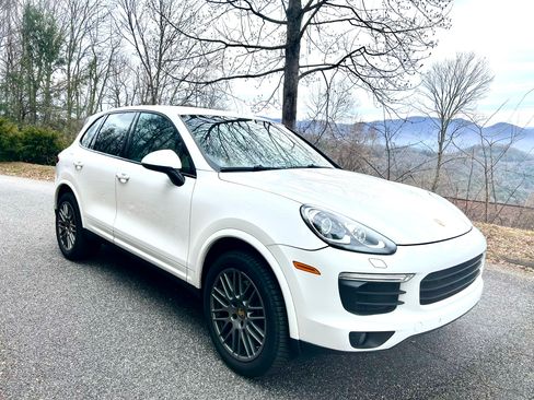 Used 2018 Porsche Cayenne image 4