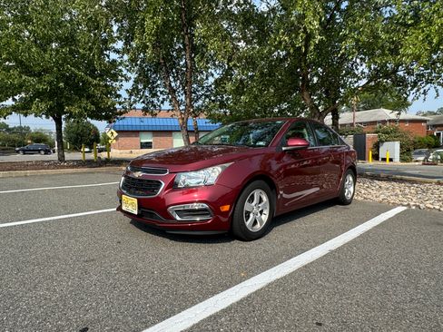 Used 2015 Chevrolet Cruze LT FWD image 2