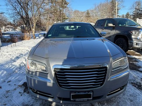 Used 2014 Chrysler 300 C image 4