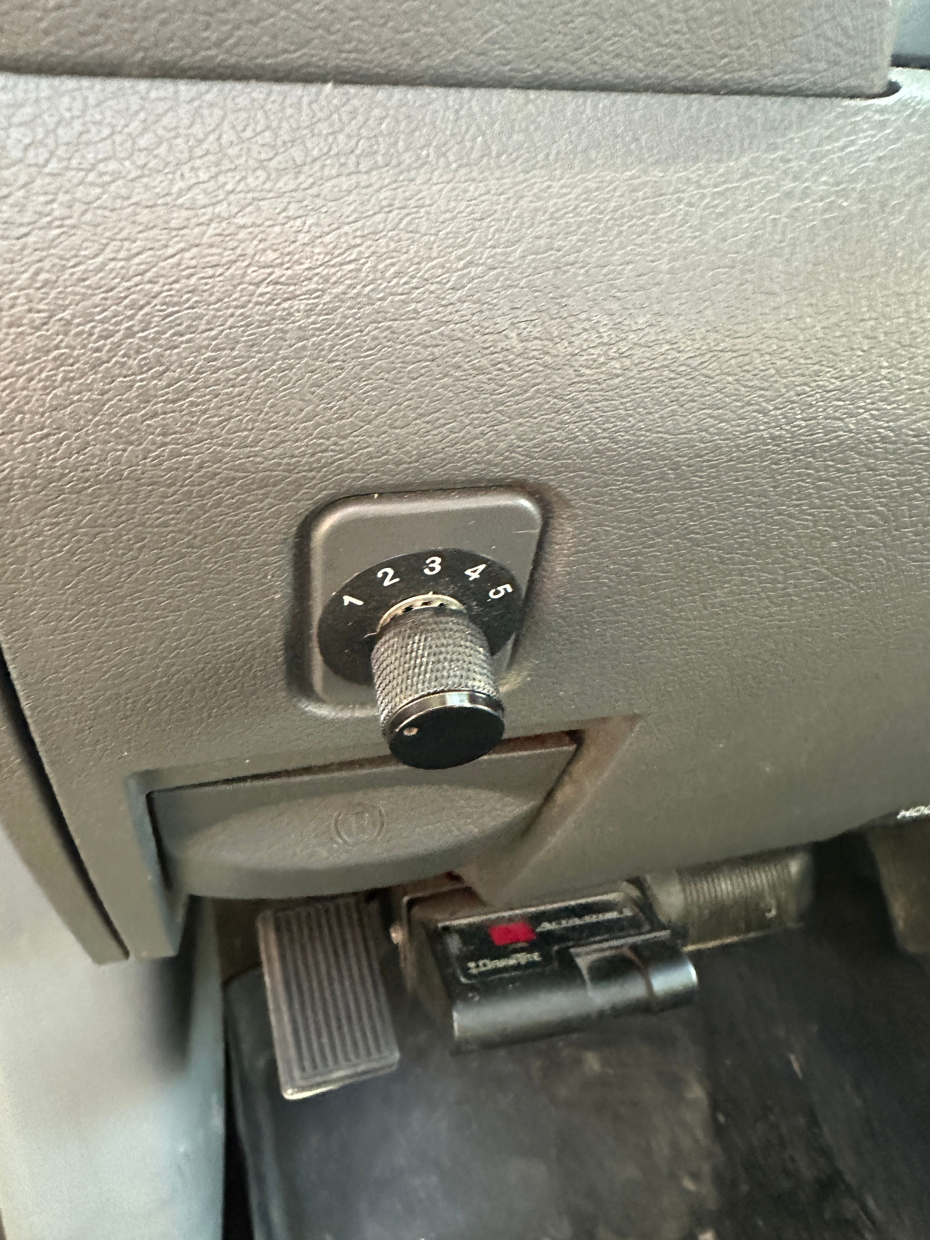 Used 2009 Dodge Ram 2500 Truck SLT w/ Popular Equipment Group AWD/4WD image 16