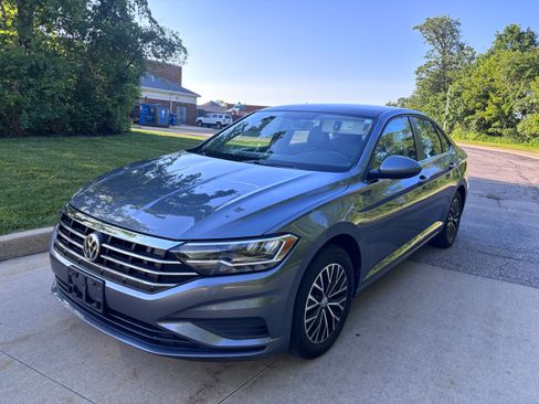 Used 2019 Volkswagen Jetta SE FWD image 1
