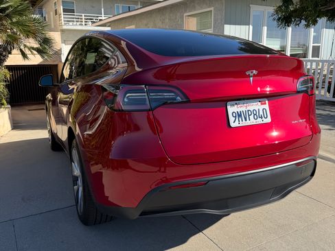 Used 2024 Tesla Model Y Long Range AWD/4WD image 8