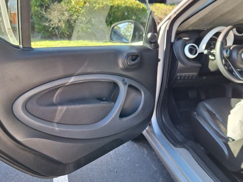 Used 2016 smart fortwo passion image 27