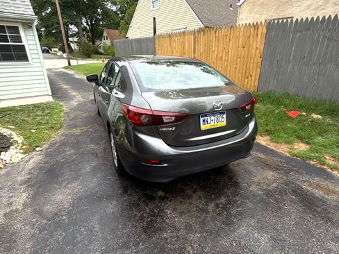 Used 2018 MAZDA MAZDA3 Sport FWD image 8