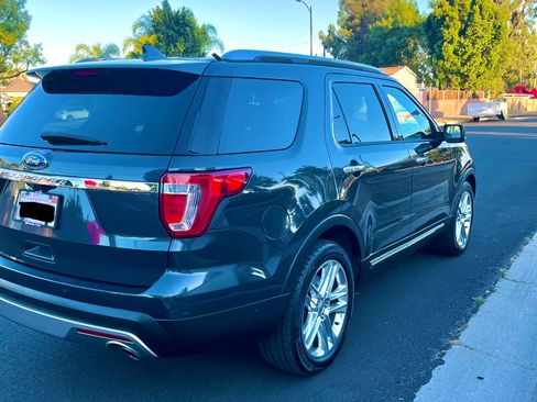 Used 2017 Ford Explorer Limited w/ Equipment Group 301A FWD image 9
