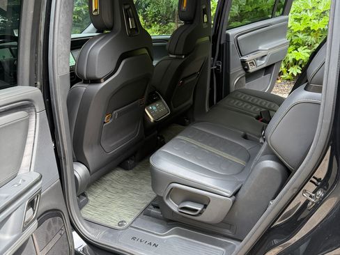 Used 2024 Rivian R1S Adventure AWD/4WD image 13