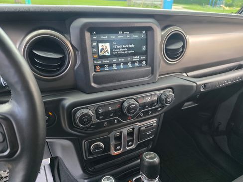 Used 2021 Jeep Wrangler Sport AWD/4WD image 6