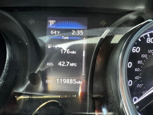 Used 2019 Toyota Camry LE image 10