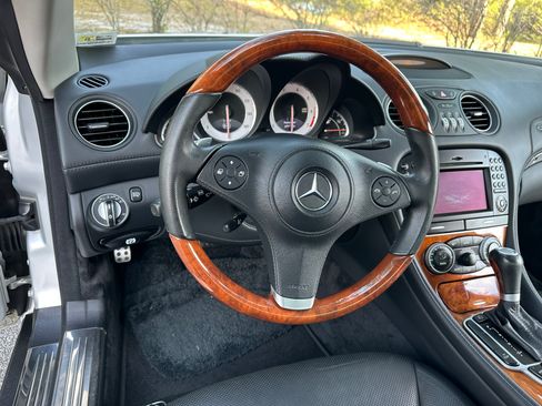 Used 2009 Mercedes-Benz SL 550 image 11