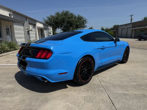 Used 2017 Ford Mustang Coupe RWD image 8