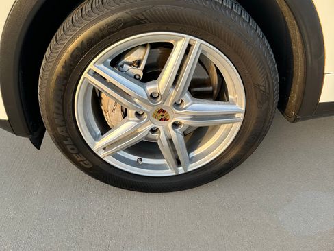 Used 2012 Porsche Cayenne S image 11