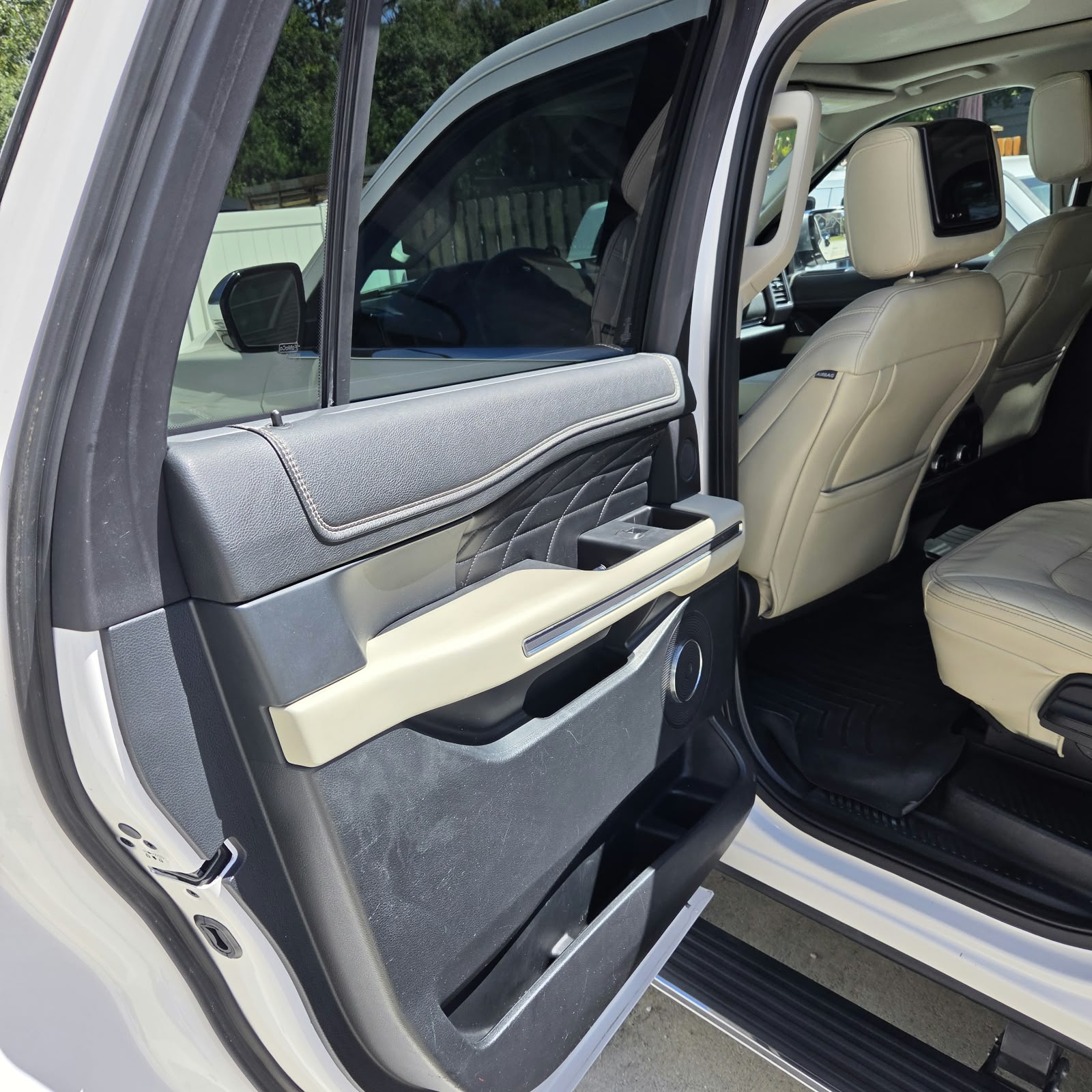 Used 2019 Ford Expedition Max Platinum AWD/4WD image 19