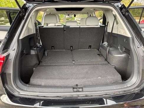 Used 2020 Volkswagen Tiguan SE w/ Panoramic Sunroof Package FWD image 20