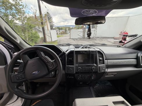 Used 2019 Ford F550 4x4 Regular Cab Super Duty image 9