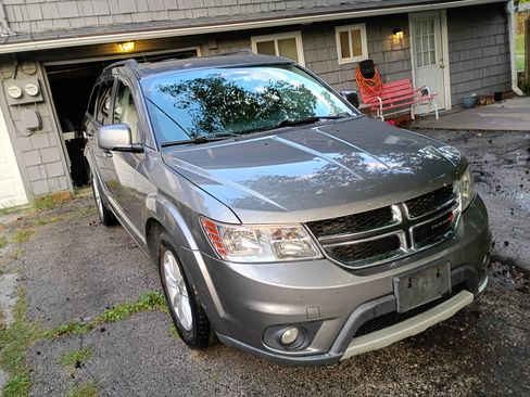 Used 2013 Dodge Journey SXT w/ Flexible Seating Group FWD image 1