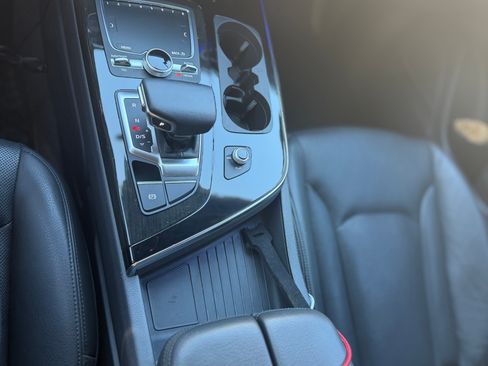 Used 2018 Audi Q7 3.0T Prestige w/ Prestige Package image 12
