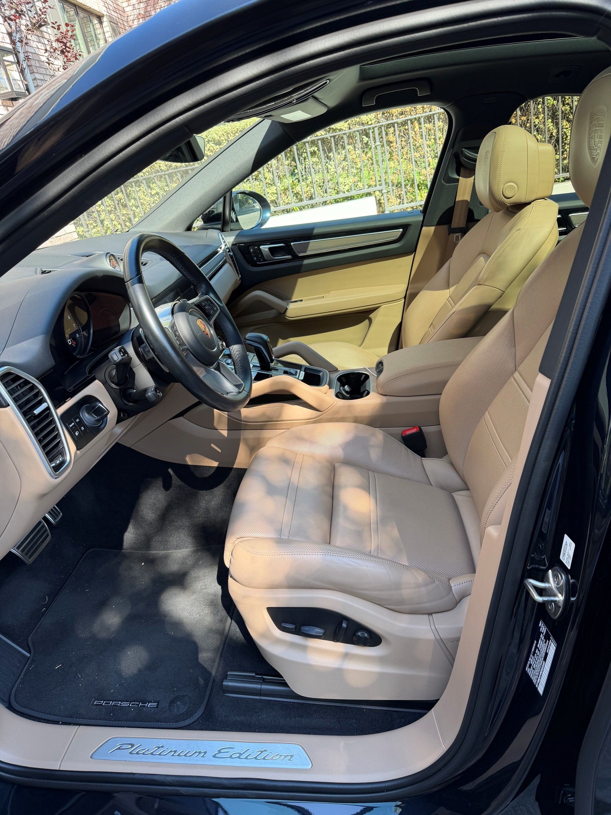 Used 2022 Porsche Cayenne S Platinum AWD/4WD image 11