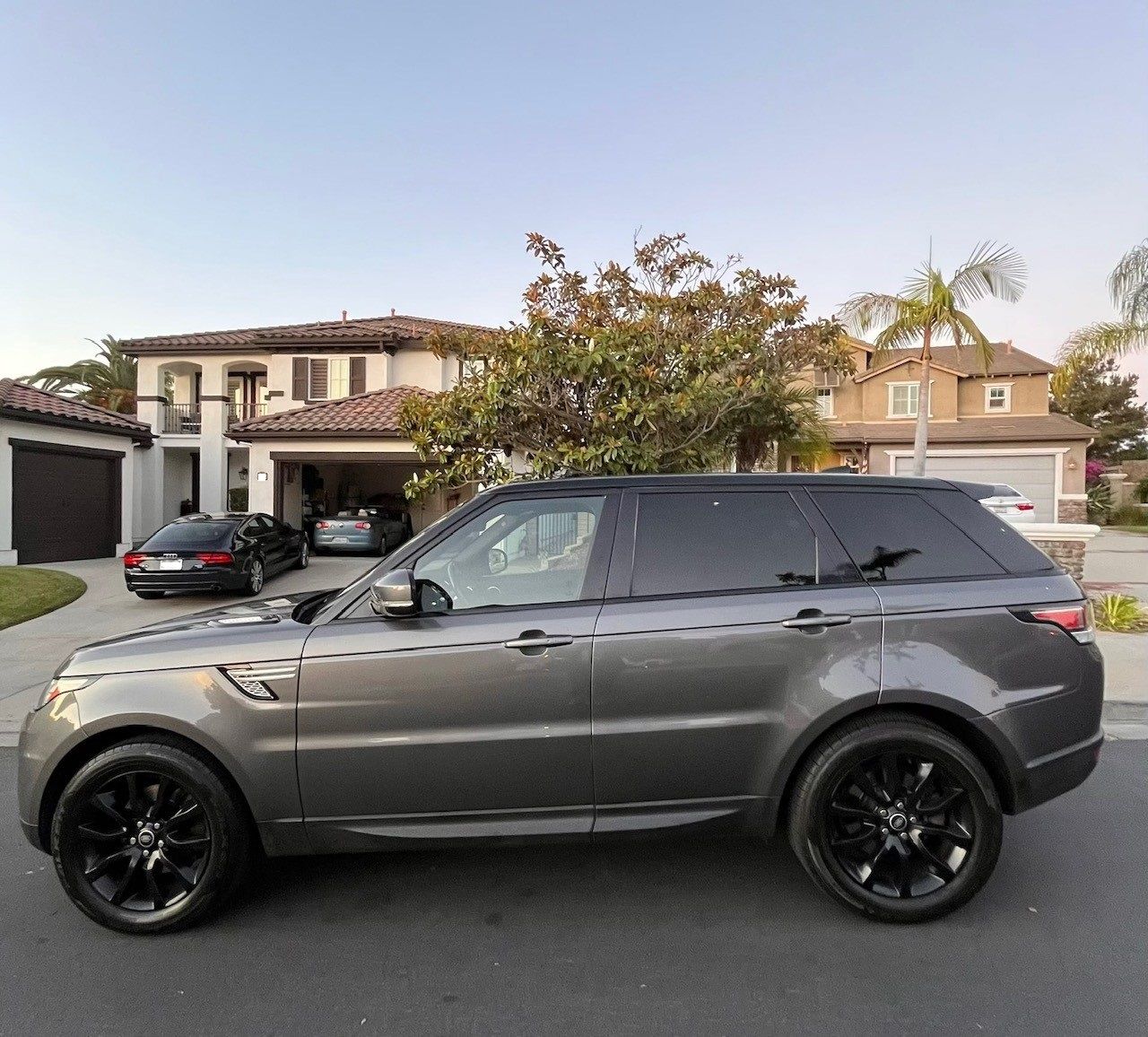 Used 2017 Land Rover Range Rover Sport HSE AWD/4WD image 2