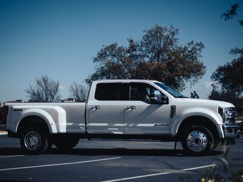Used 2019 Ford F450 Lariat w/ Chrome Package image 2