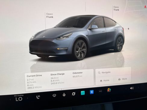 Used 2024 Tesla Model Y Long Range image 17