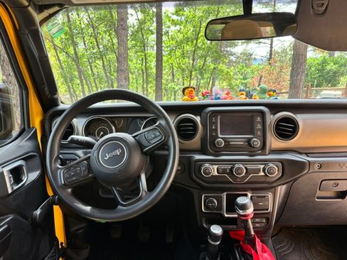 Used 2019 Jeep Wrangler Unlimited Sport AWD/4WD image 4