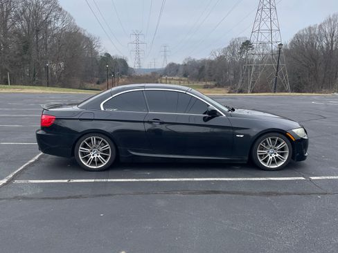 Used 2011 BMW 335i Convertible image 2
