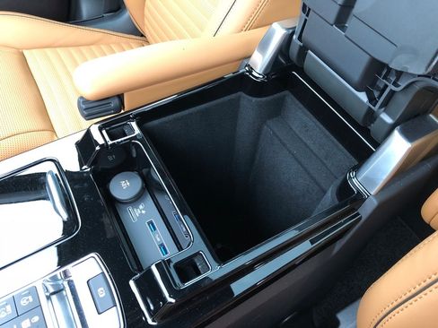 Used 2019 Land Rover Discovery HSE Luxury image 5