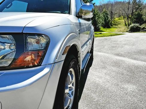 Used 2001 Mitsubishi Montero Limited AWD/4WD image 4