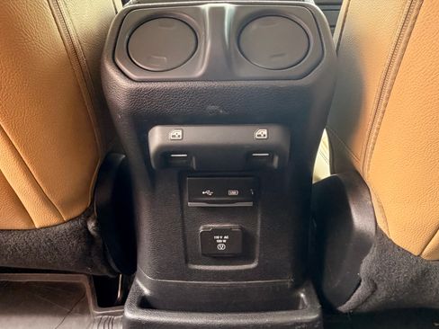 Used 2018 Jeep Wrangler Unlimited Sahara AWD/4WD image 17