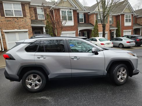 Used 2022 Toyota RAV4 XLE FWD image 19