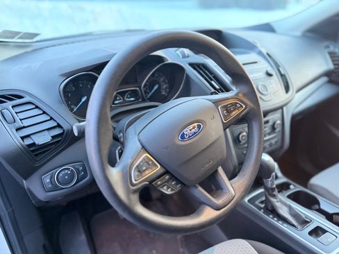 Used 2017 Ford Escape SE image 16