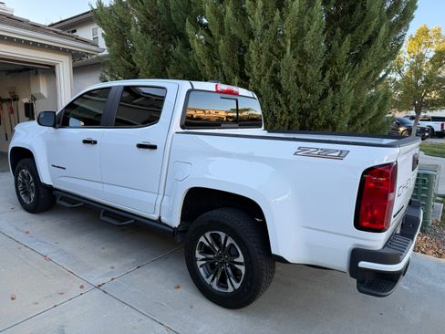 Used 2021 Chevrolet Colorado Z71 w/ Safety Package image 9