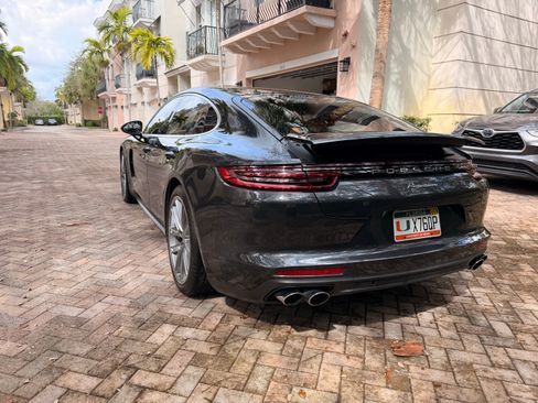 Used 2018 Porsche Panamera image 10