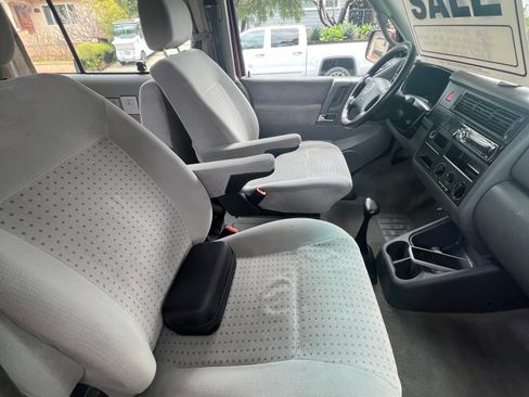 Used 2001 Volkswagen Eurovan image 6