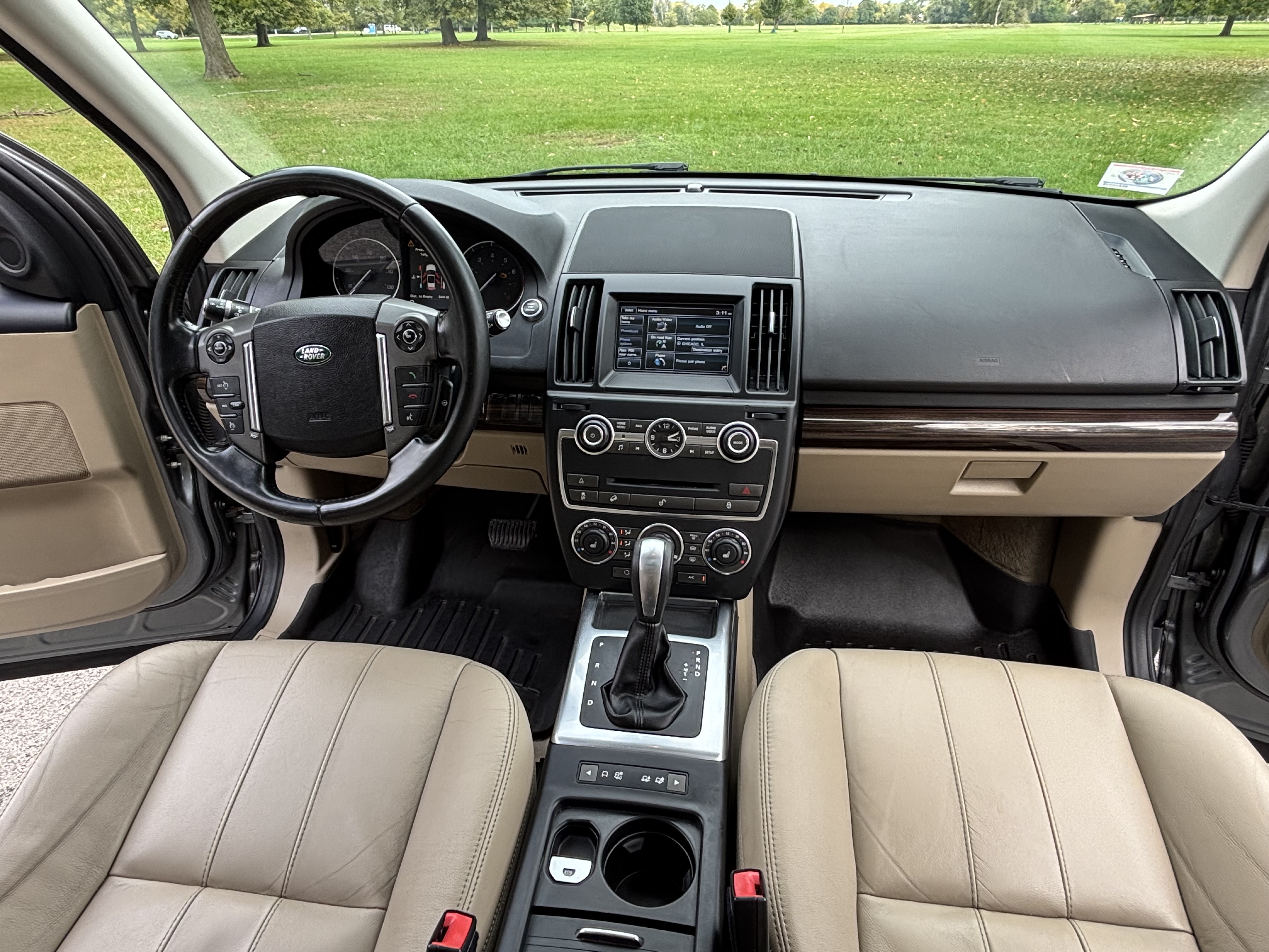 Used 2015 Land Rover LR2 HSE AWD/4WD image 9