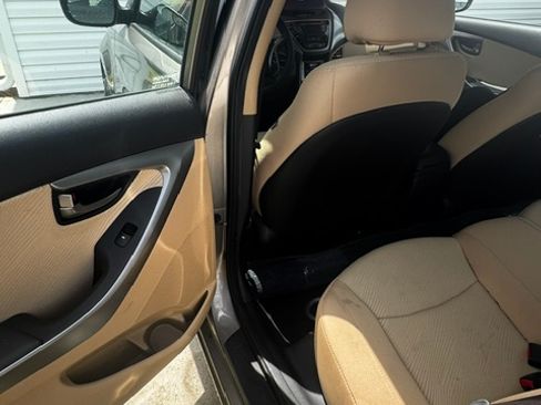 Used 2013 Hyundai Elantra GLS w/ Preferred Pkg FWD image 6
