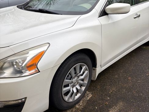 Used 2014 Nissan Altima 2.5 S w/ Display Audio Package image 4