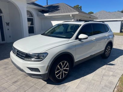 Used 2018 Volkswagen Tiguan SE w/ Panoramic Sunroof Package