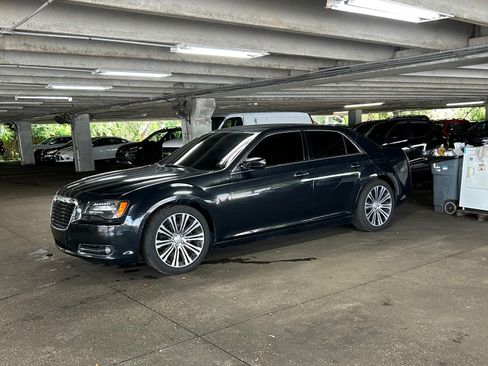 Used 2014 Chrysler 300 S image 1