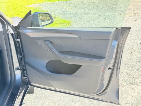 Used 2023 Tesla Model Y Long Range image 23