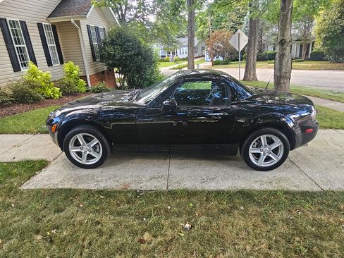 Used 2008 MAZDA MX-5 Miata Sport image 2