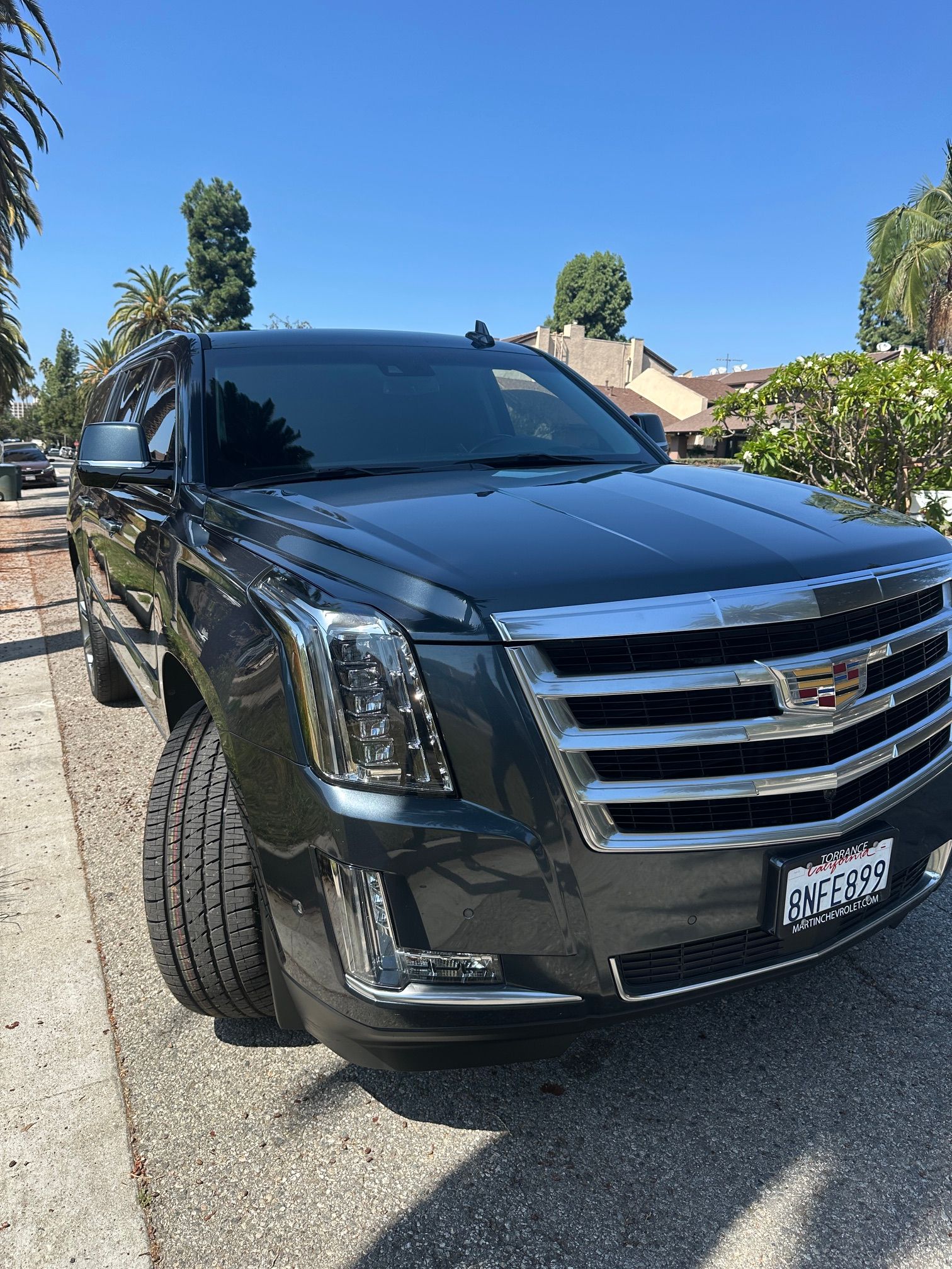 Used 2019 Cadillac Escalade ESV Premium Luxury AWD/4WD image 2