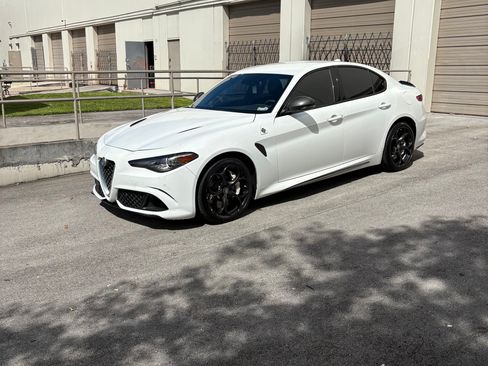 Used 2017 Alfa Romeo Giulia Quadrifoglio image 14