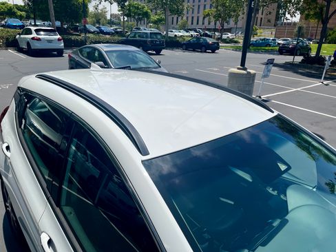 Used 2019 Chevrolet Bolt Premier w/ Infotainment Package FWD image 9