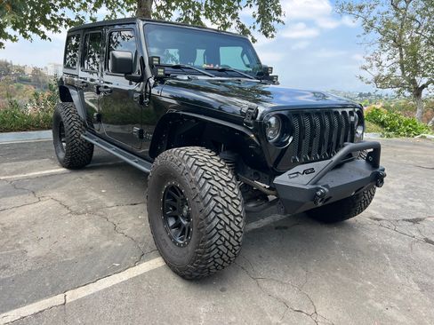 Used 2019 Jeep Wrangler Unlimited Sport S AWD/4WD image 4