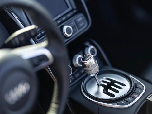 Used 2012 Audi R8 V10 image 6