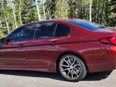 Used 2022 BMW M550i xDrive w/ Dynamic Handling Package image 5