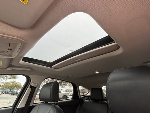 Used 2018 Ford Focus Titanium image 8